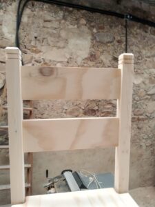 Sillas y mesa de madera maciza a medida