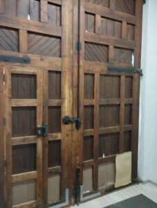 Restauración de portón histórico en Nules | Carpintería a medida