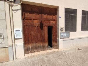 Restauración de portón histórico en Nules | Carpintería a medida