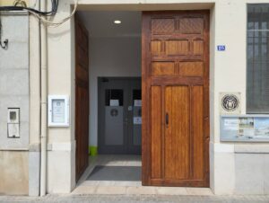Restauración de portón histórico en Nules | Carpintería a medida