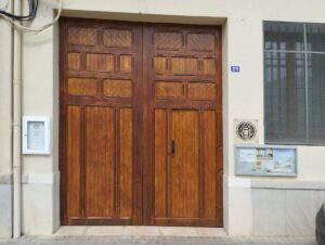 Restauración de portón histórico en Nules | Carpintería a medida