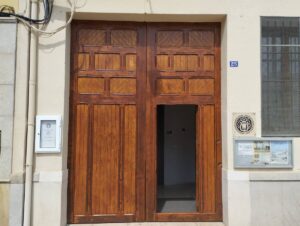 Restauración de portón histórico en Nules | Carpintería a medida