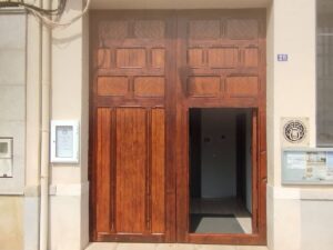 Restauración de portón histórico en Nules | Carpintería a medida