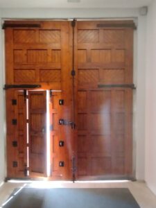 Restauración de portón histórico en Nules | Carpintería a medida