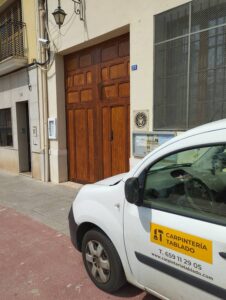 Restauración de portón histórico en Nules | Carpintería a medida