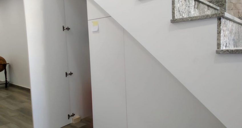 Hueco de escalera en madera